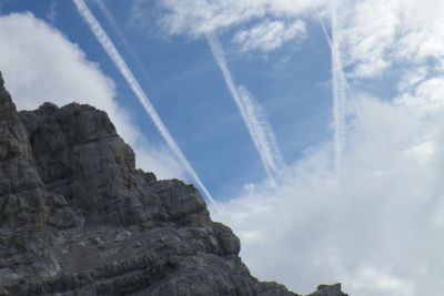 Kondensstreifem im Wimbachgries