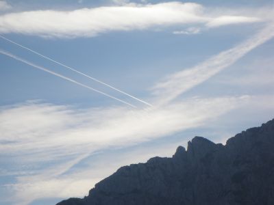 Kondensstreifen im Zahmen Kaiser