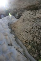 in der Scharte angekommen. Typisch für die Verhältnissde im Juli 2013: Teile des Klettersteigs sind noch von Schnee begraben